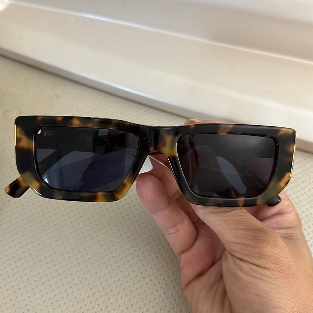 McM sunglass